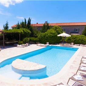 5 Bedroom Istrian Villa Estate with Large Pool and Gardens near Barban, Sleeps 12
